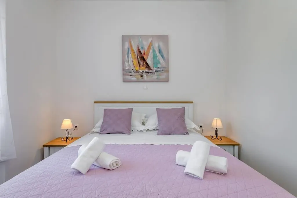 شقة New Place In Old Town Of Trogir, Parking